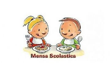 Due bambini seduti vicini che sono pronti con forchetta e cucchiaio in mano a mangiare un piatto di pasta