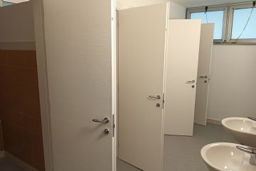 Riqualificazione servizi igienici, docce e spogliatoi - scuola media